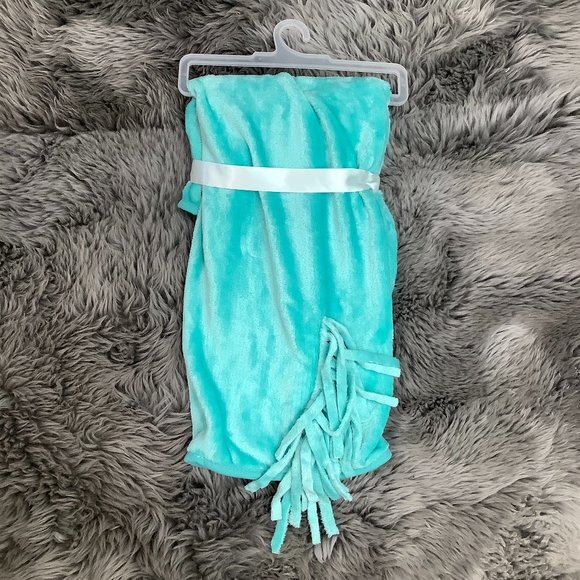 Safdie Girl's Little Unicorn Hooded Blanket: Light Grey / One Size - Picture 4 of 7